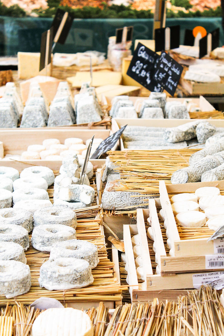 Versailles Market lA Guide to Paris l Travel Guide Paris l Week in Paris l A Style Alike